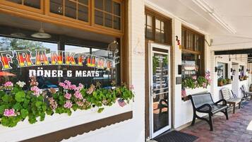 A storefront with a sign reading 'FRANKFURT DÖNER & MEATS' and a list of opening hours.