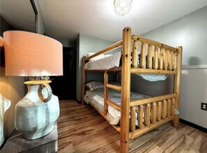 4 bedrooms, free WiFi, bed sheets, wheelchair access