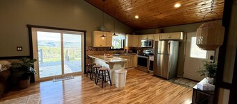 Penn State Newly remodeled Cottage Located in Tyrone, PA- Sleeps 6 guests.