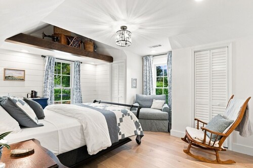 The Ruby Lee Room at The Ball Ground House