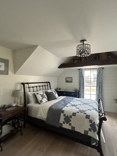 The Ruby Lee Room at The Ball Ground House