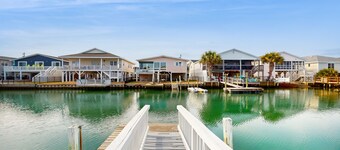 Waterfront house w/dock, hot tub, washer/dryer & close to beach