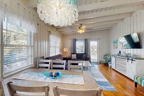 TV, table football - Waterfront house w/dock, hot tub, washer/dryer & close to beach (North Myrtle Beach)