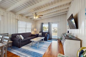 TV, table football - Waterfront house w/dock, hot tub, washer/dryer & close to beach (North Myrtle Beach)