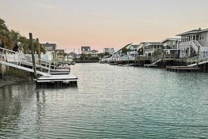 Marina - Waterfront house w/dock, hot tub, washer/dryer & close to beach (North Myrtle Beach)
