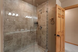 Shower, hair dryer, towels, soap - Big Sky Escape - Private Patio & Grill (Big Sky)