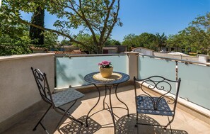 Terrace/patio - Stunning home in Sajini (Sajini)