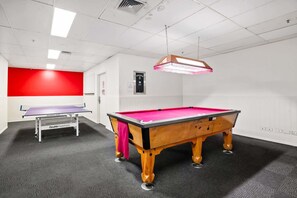 Games room - Central 3-Bed Apartment in Vibrant Melbourne (Melbourne)