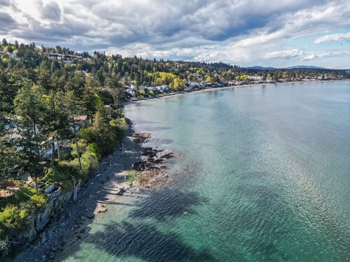 Cordova Bay Living