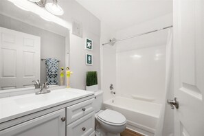 Shower, towels - Waterfront Condo with Pool and Short Walk to Beach (Ocean City)