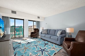 TV - Two Bedroom Beachfront Condo with Great Amenities (Ocean City)