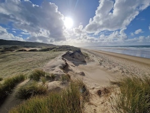 Beach nearby - "L'Entre Deux - Between Land & Sea" - Charming property 100 m from the beach (Barneville-Carteret)