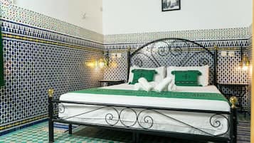 Caja de seguridad en la habitación y escritorio