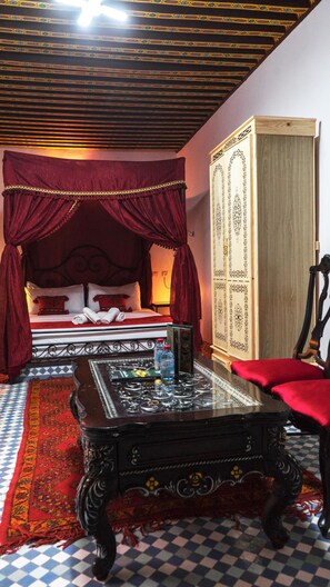 Family Suite, Balcony | In-room safe, desk, laptop workspace, soundproofing - Riad Green House (Fès)