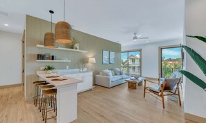 TV, offices - Tide of Your Life ~ Steps to Beach/Luxury Retreat (Bradenton Beach)