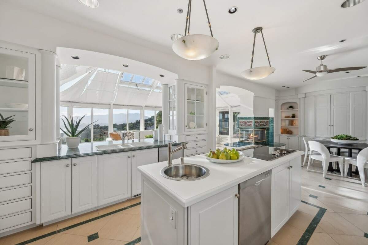 Réfrigérateur, micro-ondes, four, lave-vaisselle