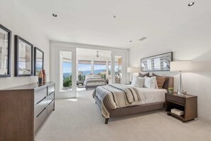 Desk, iron/ironing board, Internet, bed sheets - Iconic Golden Gate Bridge Estate (San Francisco)