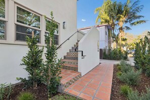 Property grounds - Casa Yano Apartment 2 - Coastal Comfort (Santa Barbara)