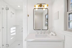 Hair dryer, towels - Casa Yano Apartment 2 - Coastal Comfort (Santa Barbara)