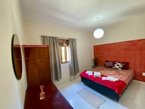 1 bedroom, free WiFi, bed sheets - House 200m from Foguete Beach | Pet Friendly, simple and welcoming space (Cabo Frio)