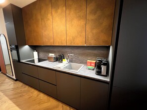Private kitchen - Quiet, central apartment with garden & Netflix in Lodz | PenQ Apartments (Łódź)