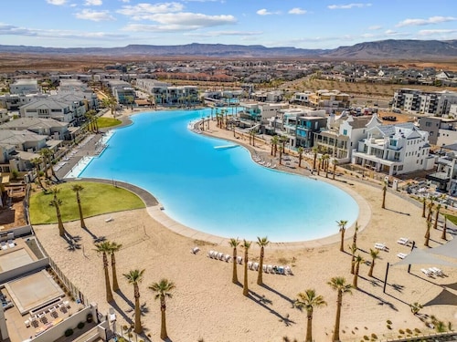 Resort & Lagoon Oasis to Paddle, Play, & Stay! #97