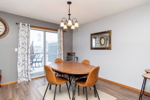 Dining - 3BR I Fenced yard, Queen x 3, Patio, Garage (Fargo)