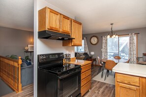 Fridge, microwave, oven, stovetop - 3BR I Fenced yard, Queen x 3, Patio, Garage (Fargo)