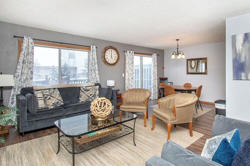 3BR I Fenced yard, Queen x 3, Patio, Garage