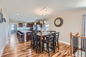 Dining - The Country Farmhouse (Platteville)