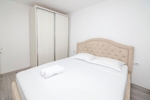 2 bedrooms, iron/ironing board, free WiFi, bed sheets - WE LOVE TIRANA Central Apartments Blloku (Tiranë)