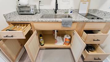 Fridge, microwave, oven, coffee/tea maker