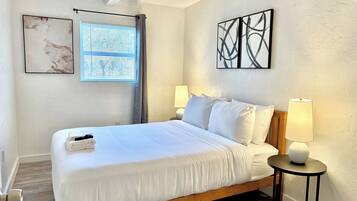 1 dormitorio, tabla de planchar con plancha, wifi gratis y ropa de cama