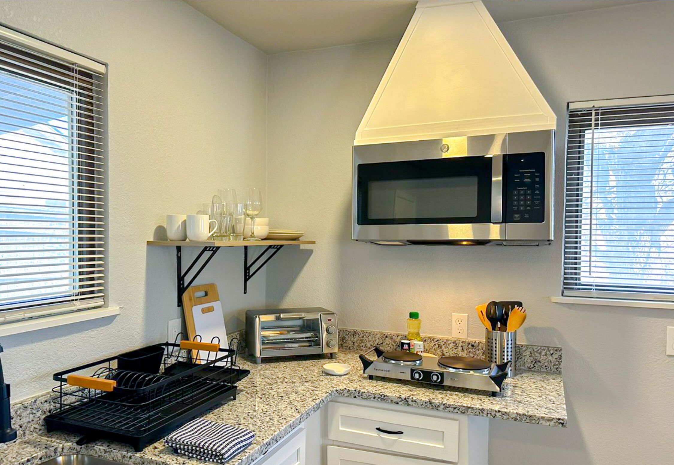 Fridge, microwave, coffee/tea maker, toaster