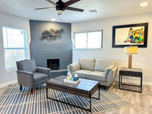 Smart TV, offices - 1BR Apt | 7 min to Integris Baptist Medical | Kitchen, Wi-Fi, Free Parking #41B (Oklahoma City)