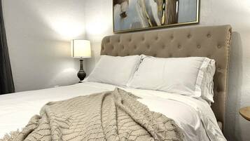 2 bedrooms, desk, iron/ironing board, WiFi (free)