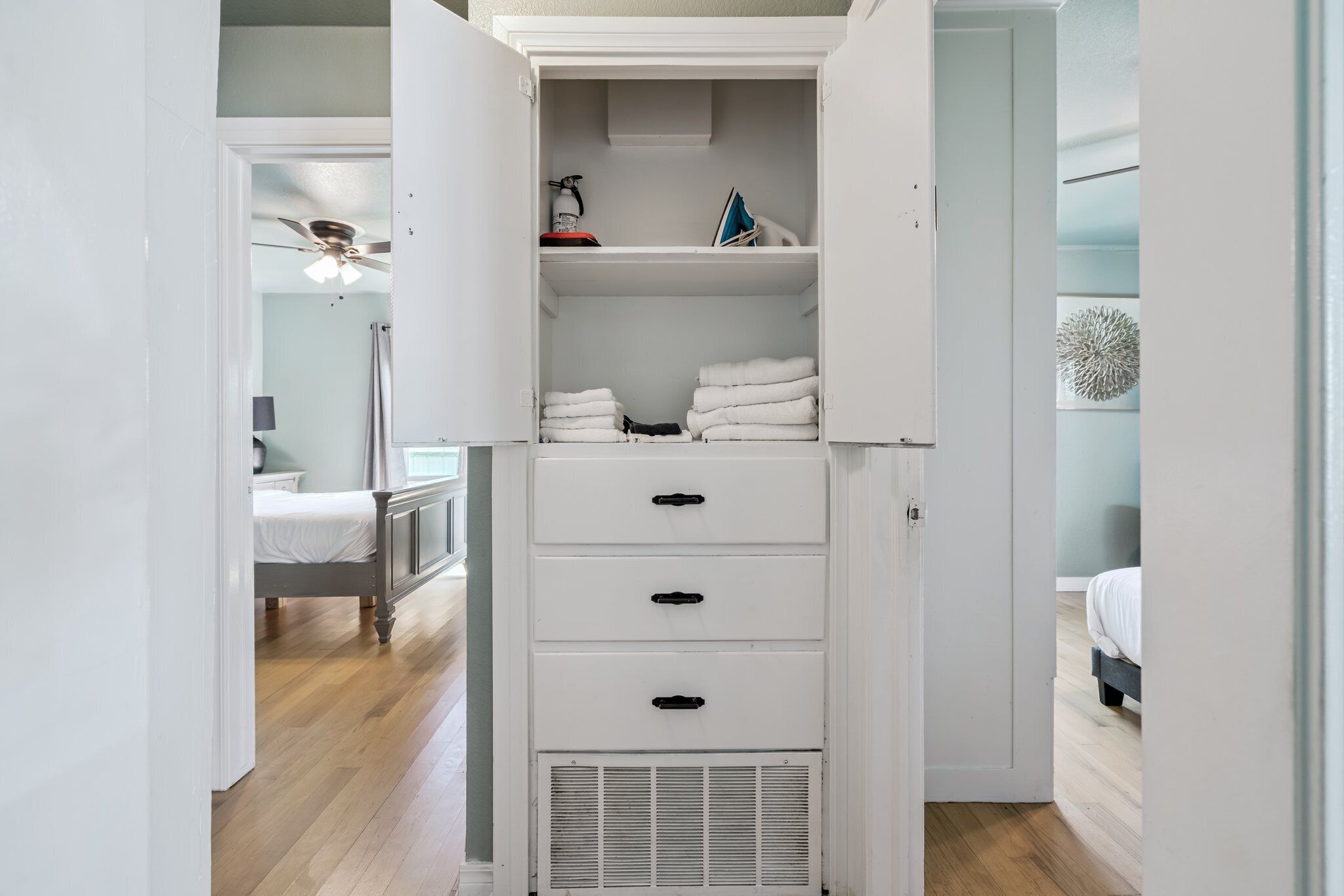 2 chambres, bureau, fer et planche à repasser, Wi-Fi gratuit