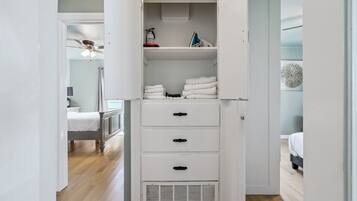 2 chambres, bureau, fer et planche à repasser, Wi-Fi gratuit