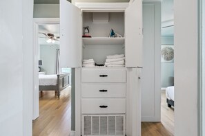 2 bedrooms, desk, iron/ironing board, free WiFi