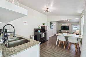 Fridge, microwave, oven, stovetop - 2BR Apt | 5 min to Rose State College | Kitchen, Wi-Fi, Free Parking #L2 (Midwest City)