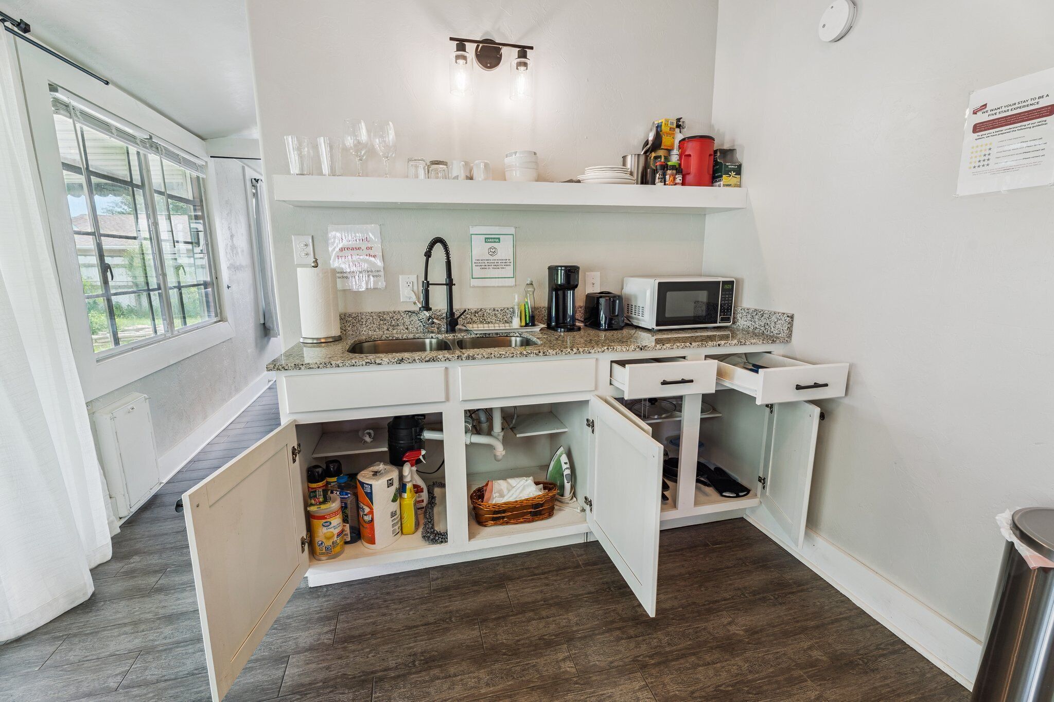 冰箱、微波炉、烤 箱、炉灶