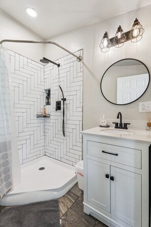 Hair dryer, towels - 2BR Apt | 5 min to Rose State College | Kitchen, Wi-Fi, Free Parking #L2 (Midwest City)