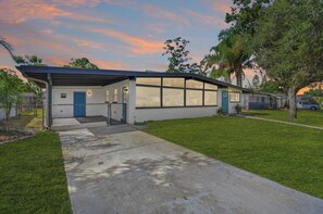 Exterior - Experience Timeless Mid-Century Comfort Near Oldsmar’s Best Attractions (Oldsmar)