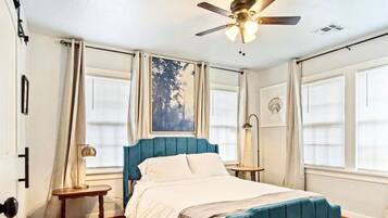 3 bedrooms, iron/ironing board, free WiFi, bed sheets