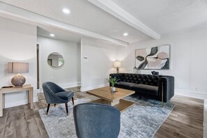 Smart TV - 5BR Home | Insurance & Temporary Housing #12 (Bethany)