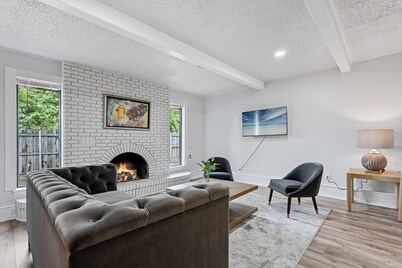 5BR Home | Large backyard, fenced yard, full kitchen, in-unit laundry | Sleeps 10 #12