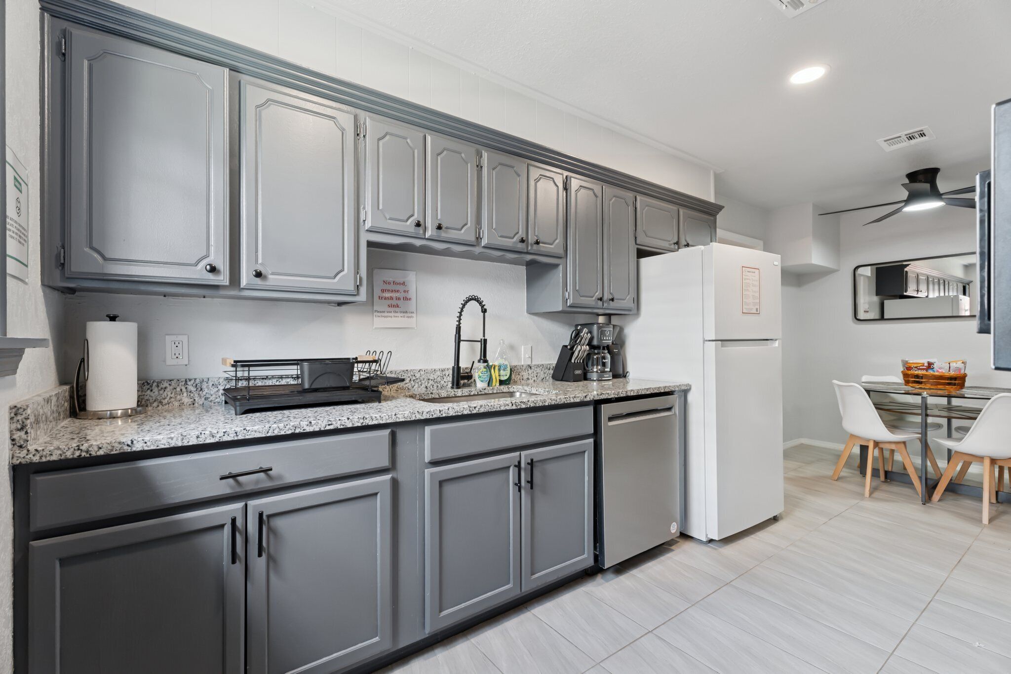 冰箱、微波炉、烤箱、炉灶