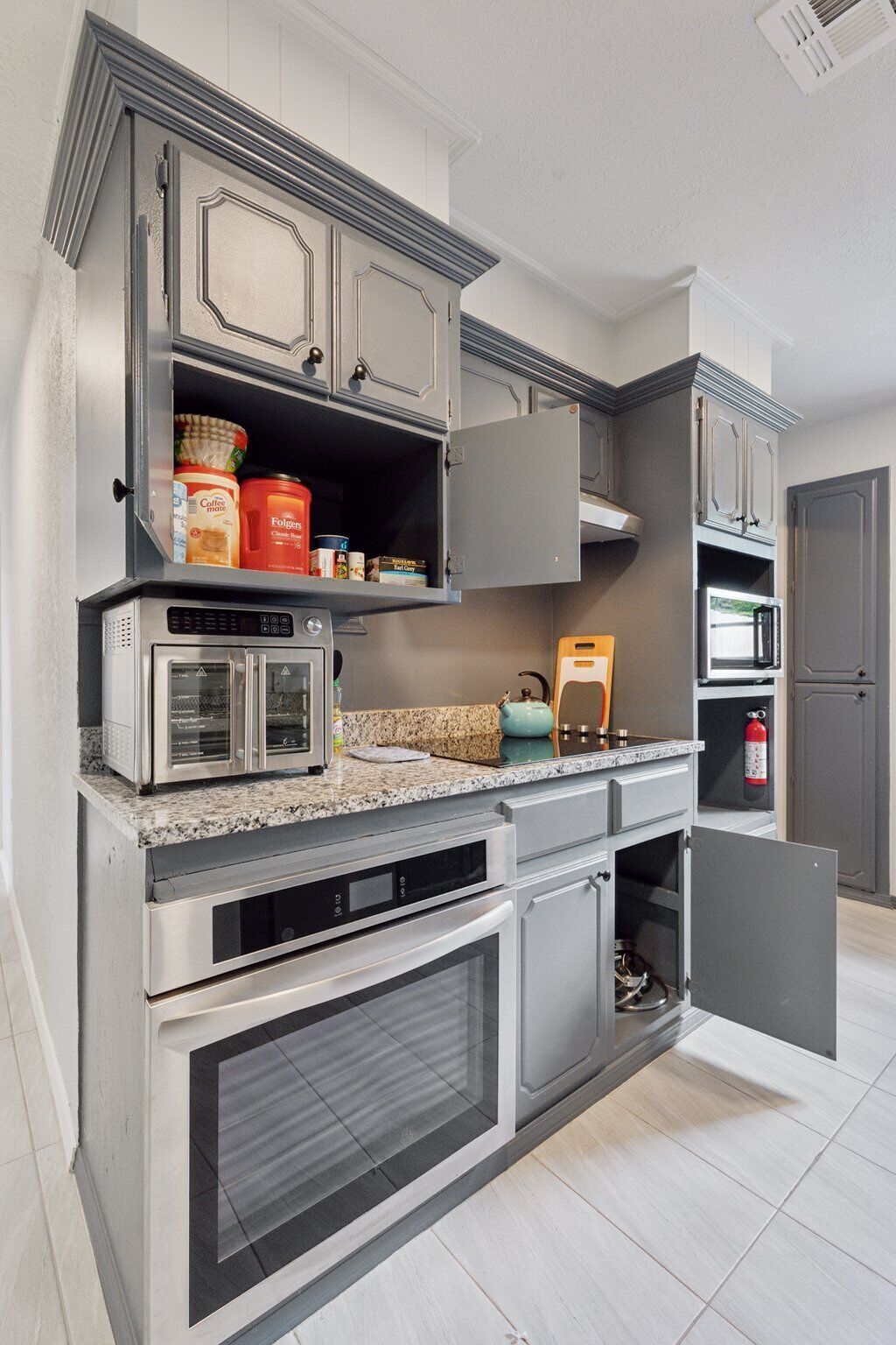 冰箱、微波炉、烤箱、炉灶