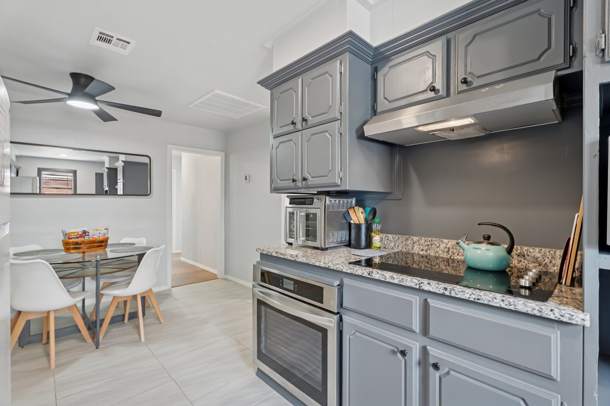 冰箱、微波炉、烤箱、炉灶