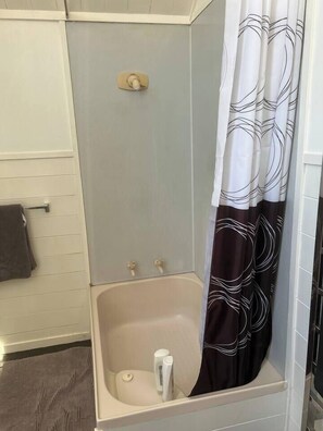 Bathroom - Hosts on the Coast Holiday in Paradise (Pauanui)